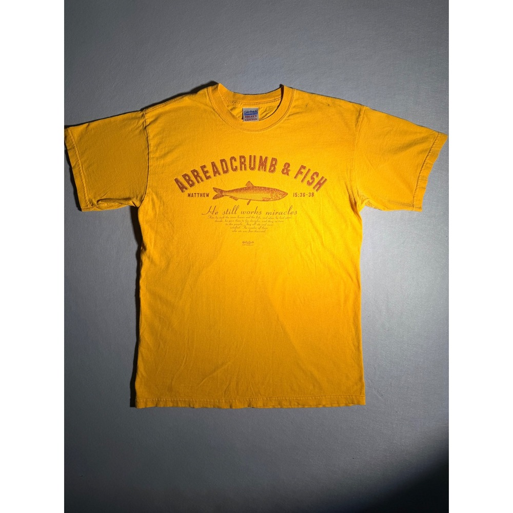 2001 Vintage Kerusso A Breadcrumb & Fish T-Shirt Mens Medium Yellow Graphic Tee